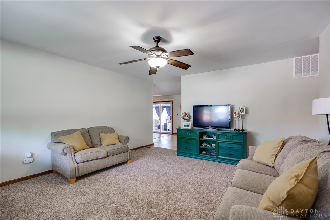 2801 Pinegrove Drive, Dayton, Ohio image 6