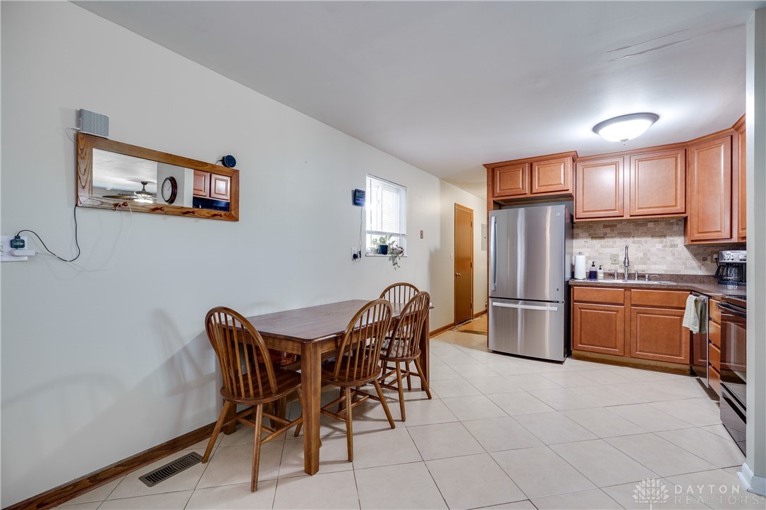 2801 Pinegrove Drive, Dayton, Ohio image 14