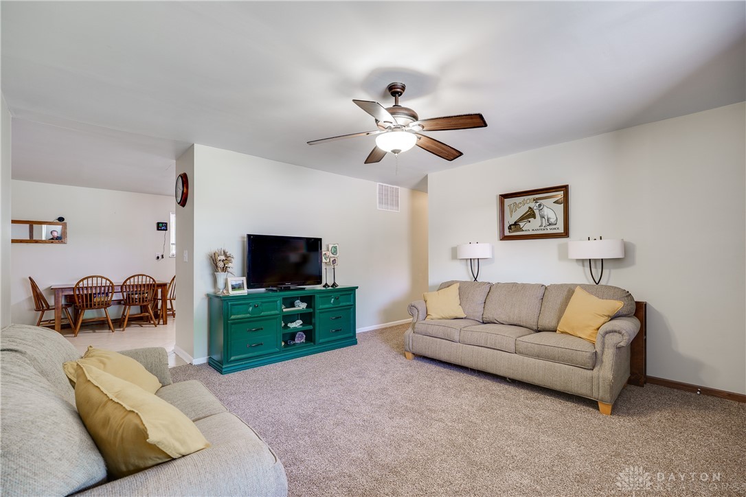 2801 Pinegrove Drive, Dayton, Ohio image 7