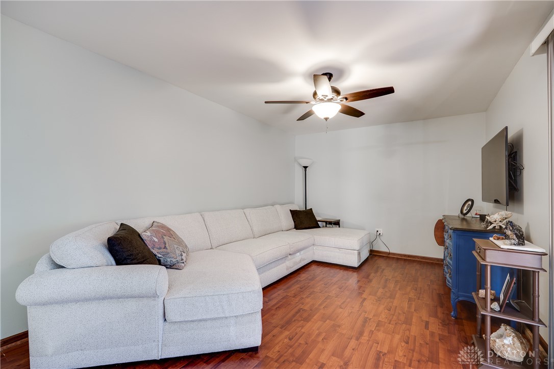 2801 Pinegrove Drive, Dayton, Ohio image 12