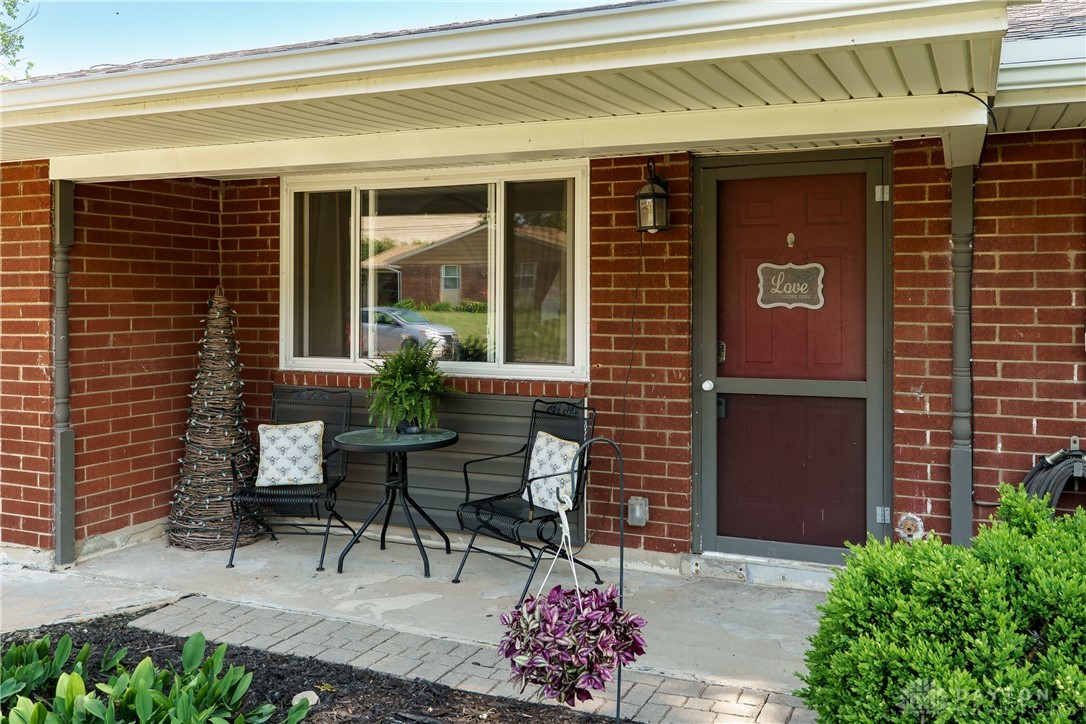 2801 Pinegrove Drive, Dayton, Ohio image 4