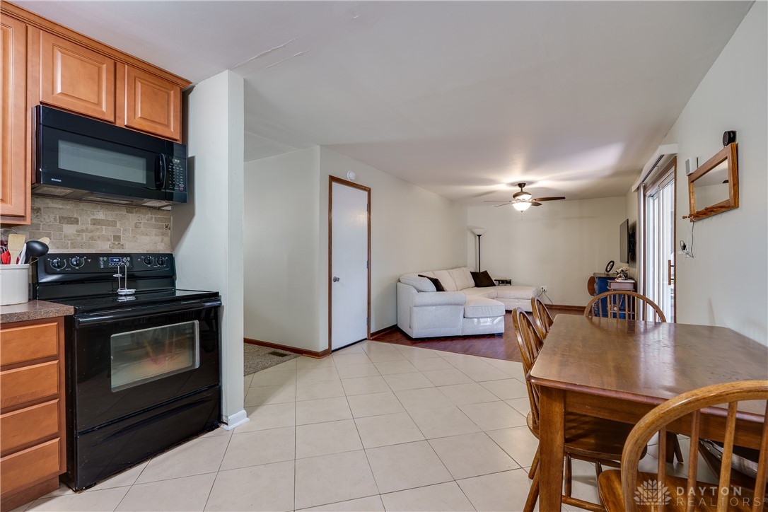 2801 Pinegrove Drive, Dayton, Ohio image 17