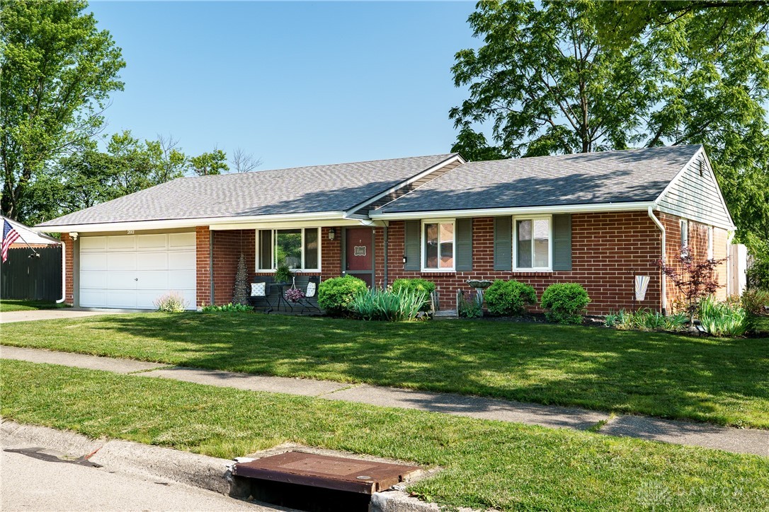 2801 Pinegrove Drive, Dayton, Ohio image 3