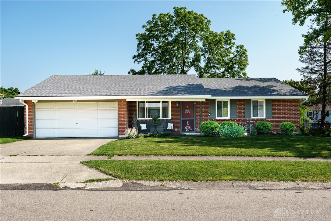 2801 Pinegrove Drive, Dayton, Ohio image 1