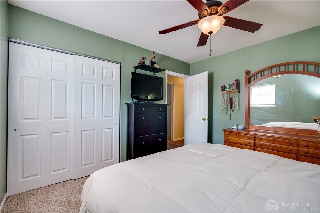 2801 Pinegrove Drive, Dayton, Ohio image 24