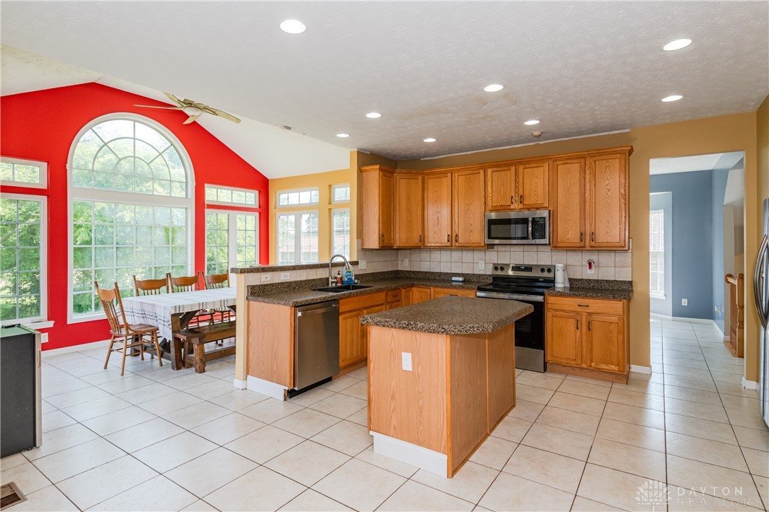 109 Barnside Drive, Union, Ohio image 13
