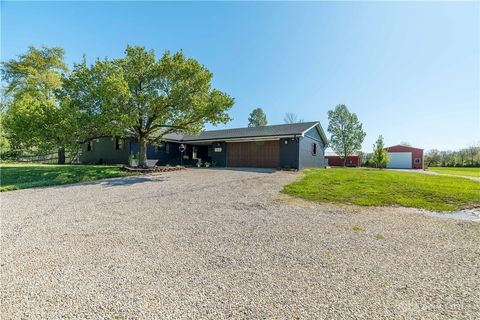 Photo of 7820 Arlington Road, Brookville, OH 45309 (MLS # 947065)