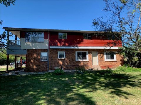 Photo of 5417 Wadsworth Road, Dayton, OH 45414 (MLS # 943570)