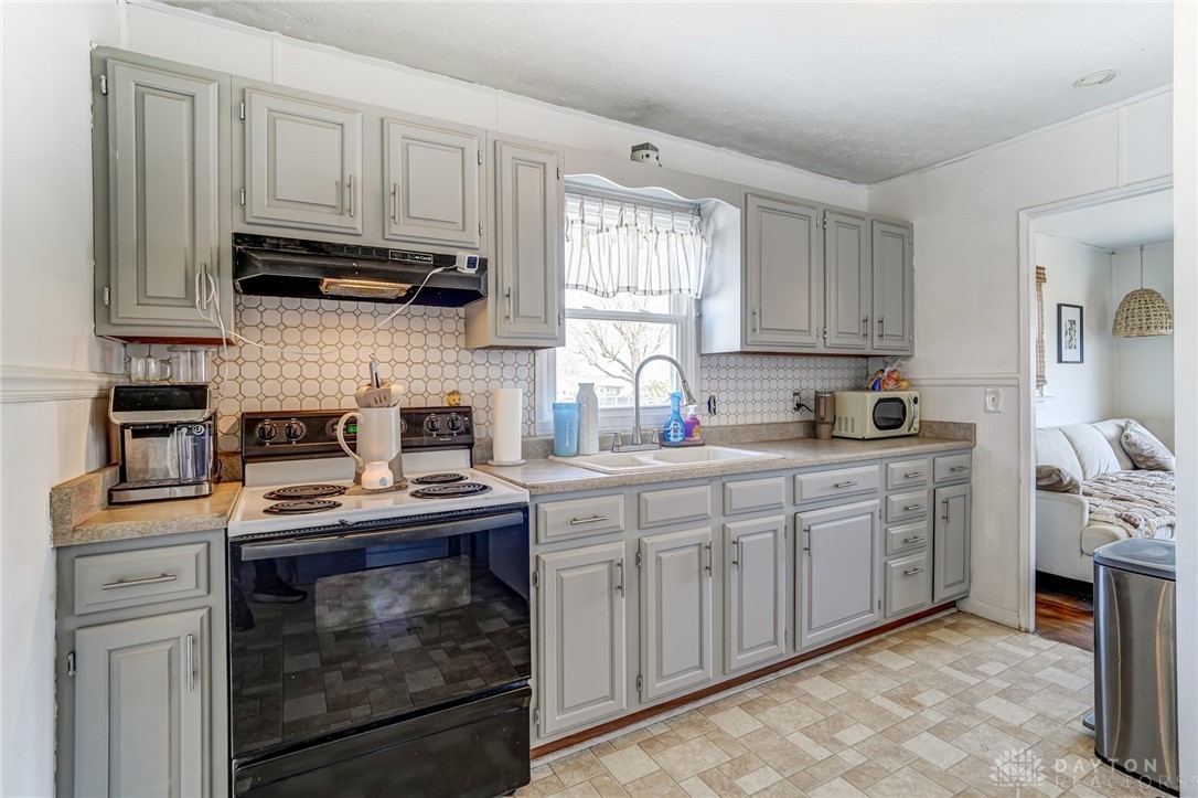 903 Eastmoor Drive, Springfield, Ohio image 9