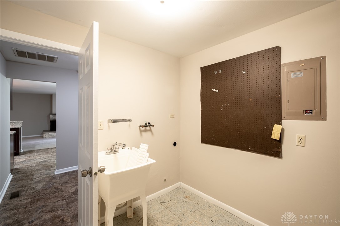 Kettering, Ohio 45440, United States, 4 Bedrooms Bedrooms, ,2 BathroomsBathrooms,Residential,Active,160903