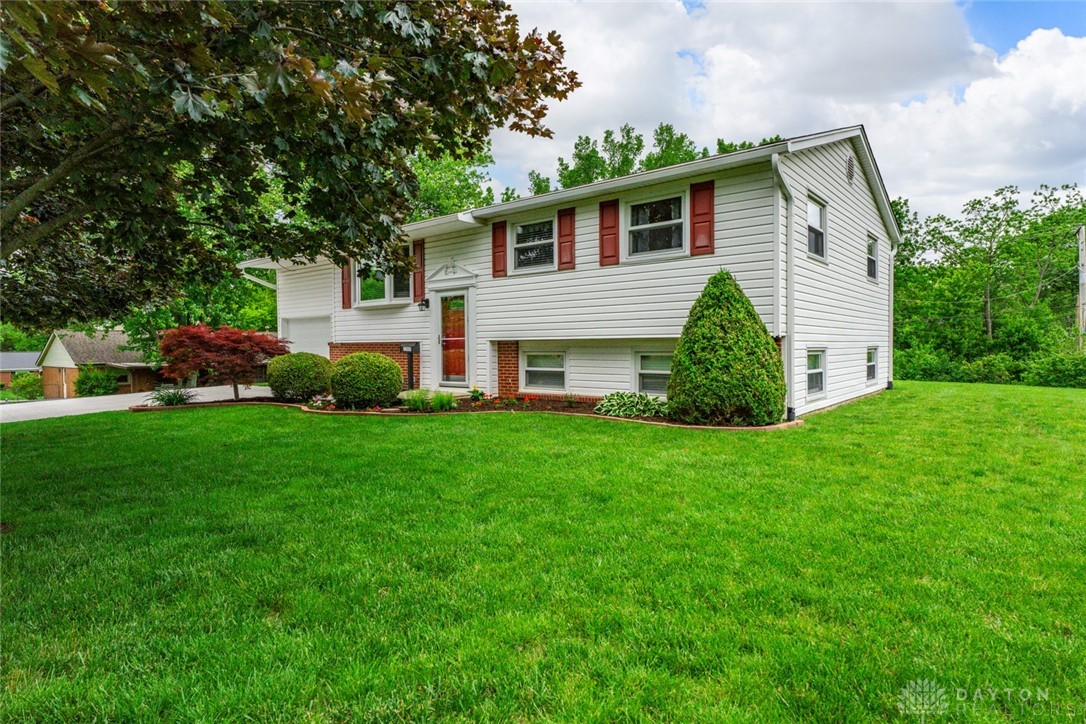 2707 Rockledge Trail, Beavercreek, Ohio image 3