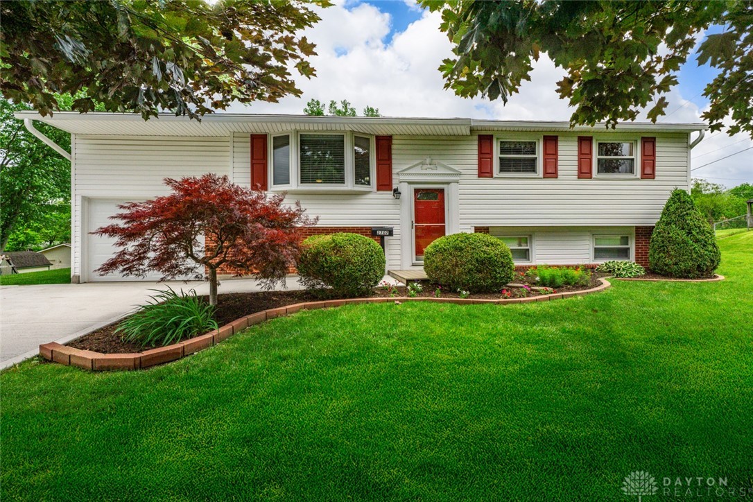 2707 Rockledge Trail, Beavercreek, Ohio image 1