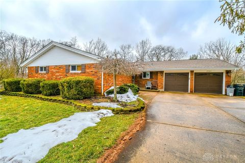 Photo of 2085 Regent Park Drive, Bellbrook, OH 45305 (MLS # 952339)