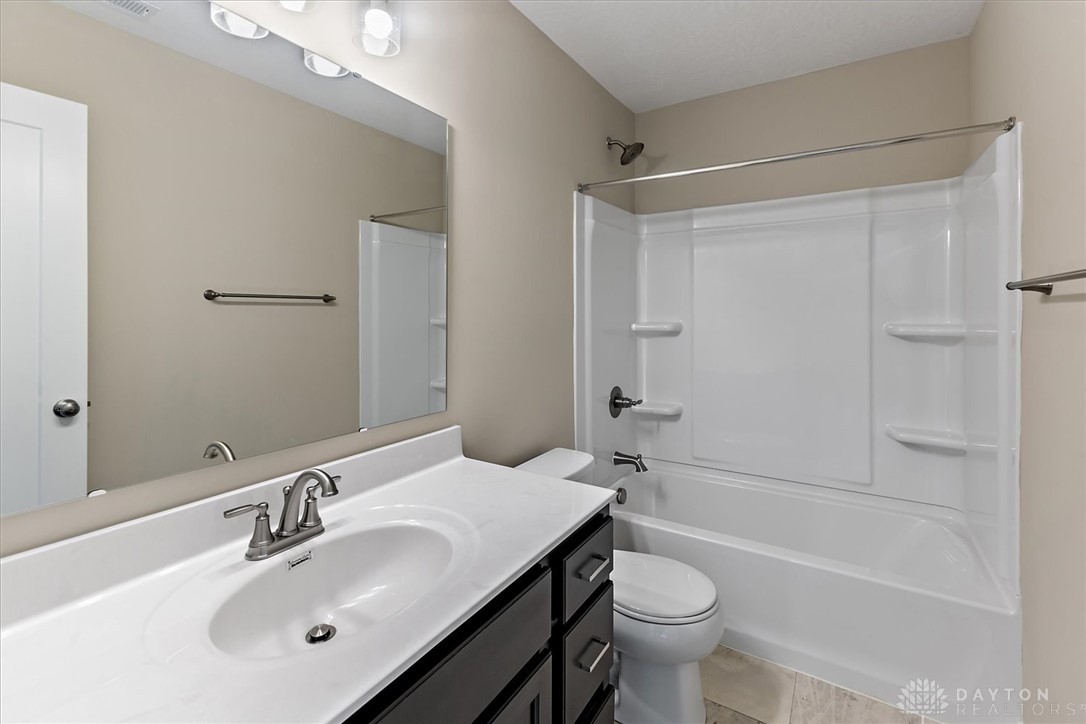 2639 Golden Leaf Drive, Beavercreek, Ohio image 25