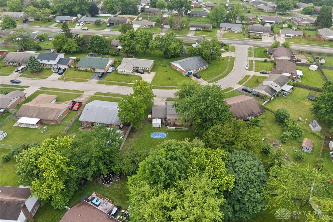 7019 Pineview Drive, Dayton, Ohio image 18
