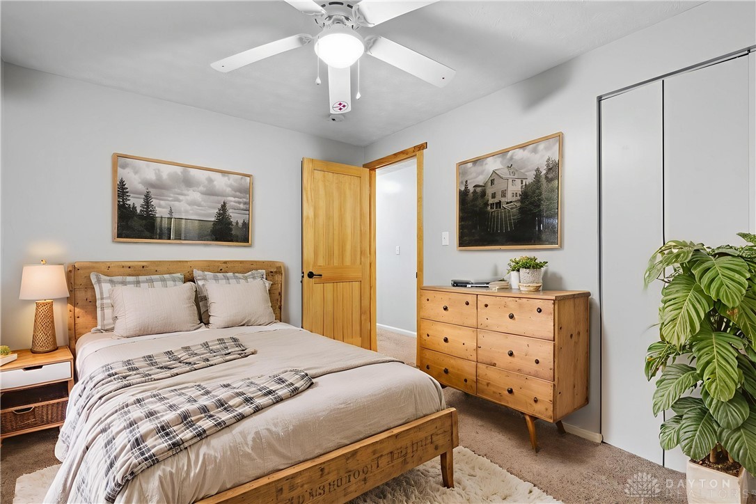 7019 Pineview Drive, Dayton, Ohio image 14