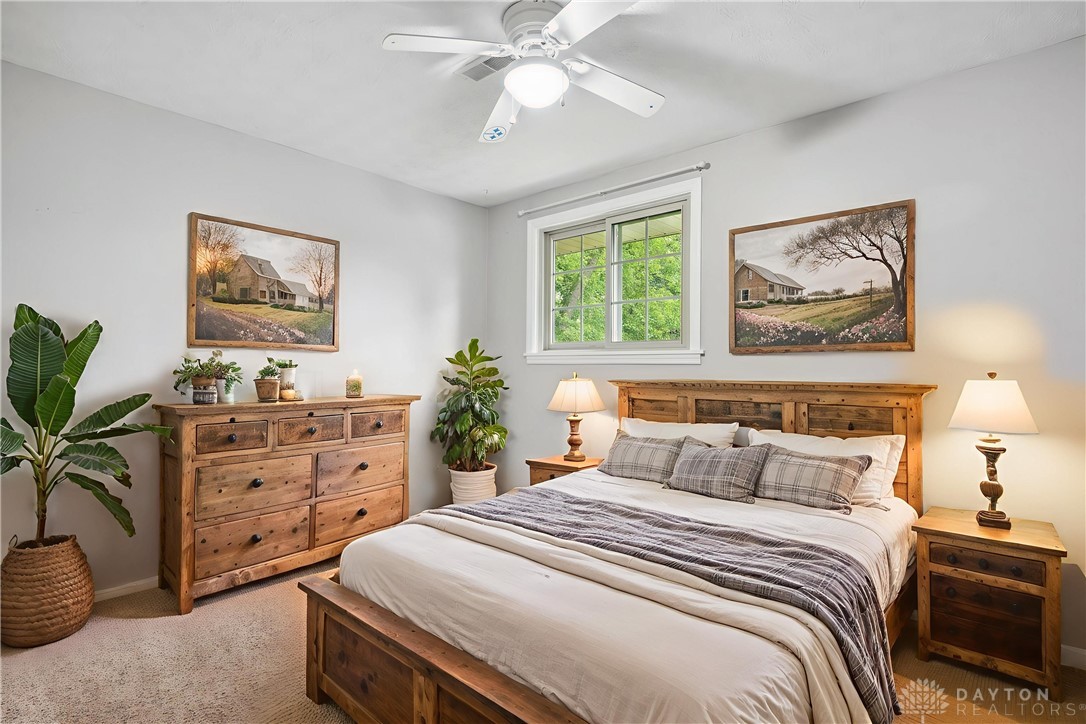 7019 Pineview Drive, Dayton, Ohio image 13
