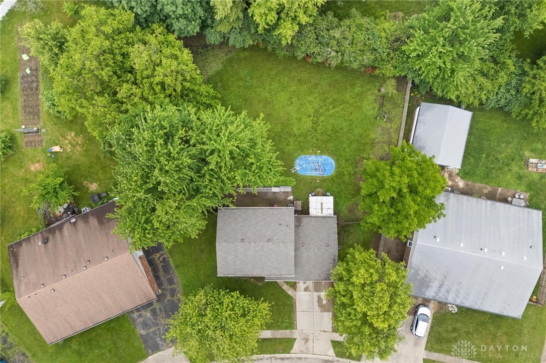 7019 Pineview Drive, Dayton, Ohio image 17