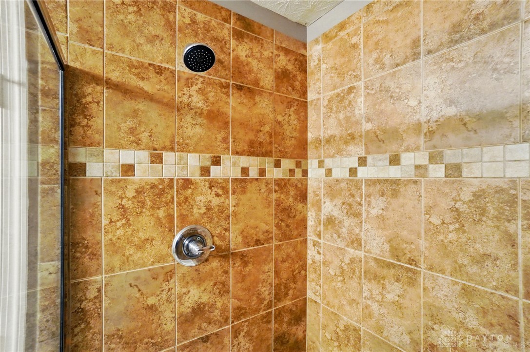 1419 Golden Eagle Drive, Troy, Ohio image 33