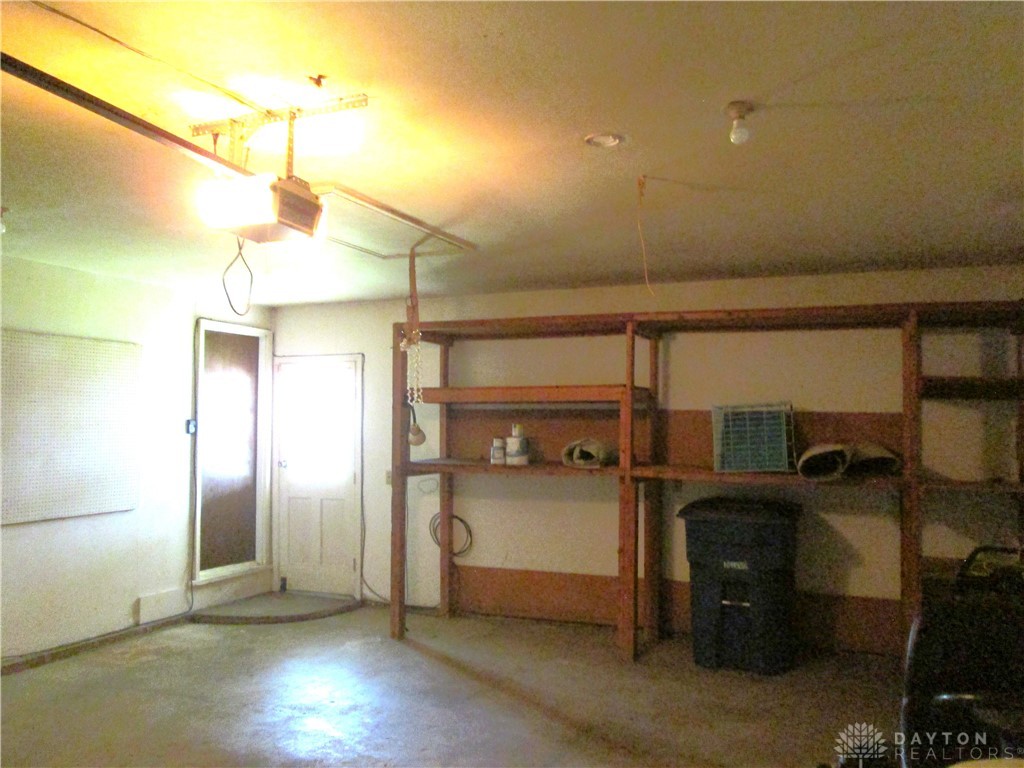 220 E Twin Street, Lewisburg, Ohio image 18