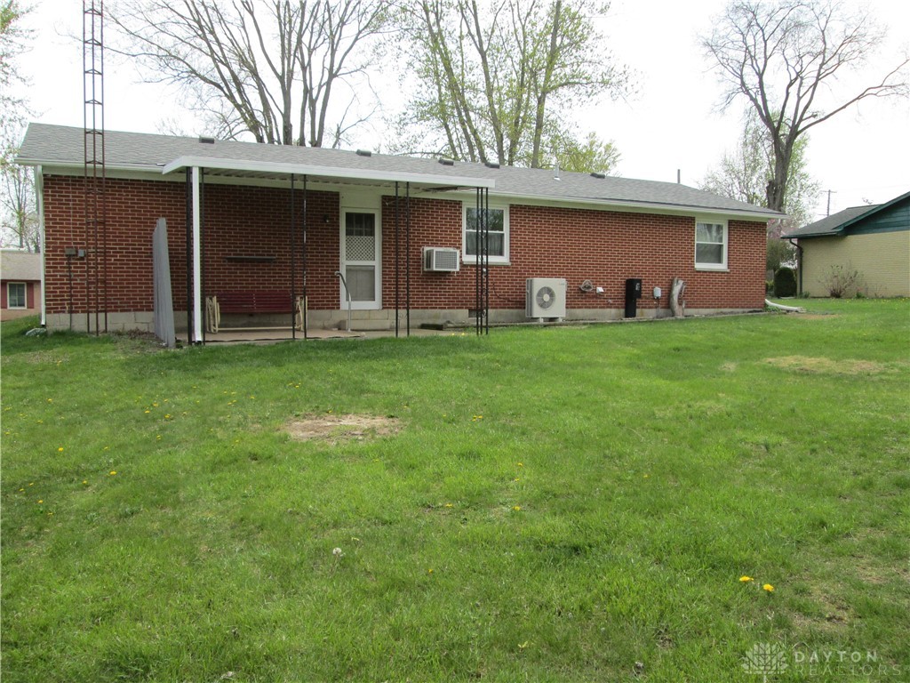 220 E Twin Street, Lewisburg, Ohio image 3