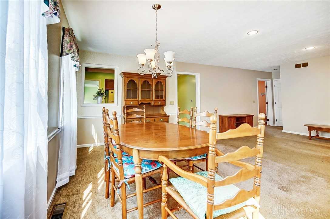 1319 Sunset Drive, Hamilton, Ohio image 17