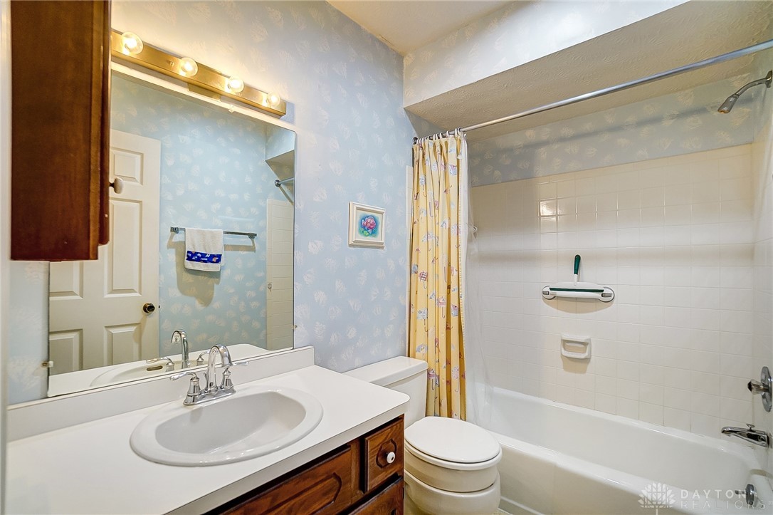 1319 Sunset Drive, Hamilton, Ohio image 28