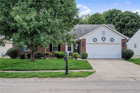 Photo of 4252 Coach Light Trail, Fairborn, OH 45424 (MLS # 967741)