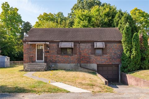 Photo of 210 Castlewood Avenue, Dayton, OH 45405 (MLS # 943385)