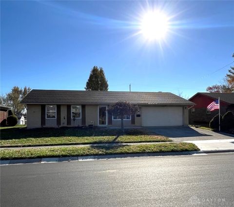 Photo of 886 Cherry Blossom Drive, Dayton, OH 45449 (MLS # 947635)