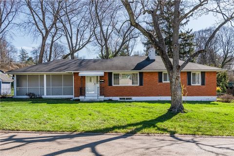 Photo of 4024 Overland Trail, Kettering, OH 45429 (MLS # 954065)