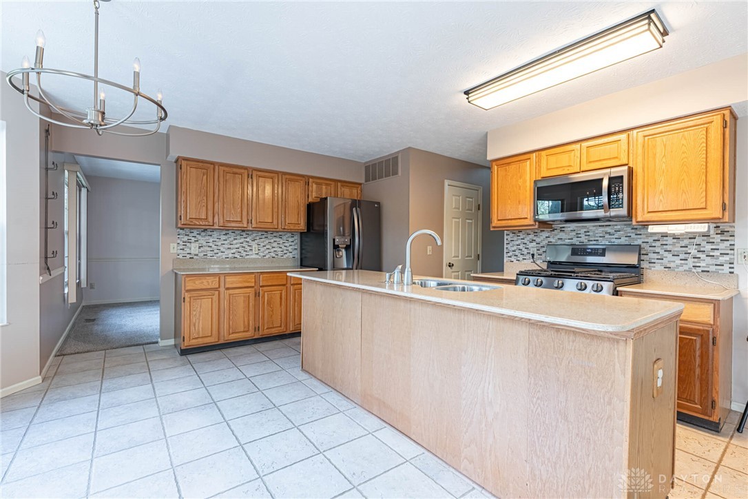 626 Cassel Creek Drive, Vandalia, Ohio image 9