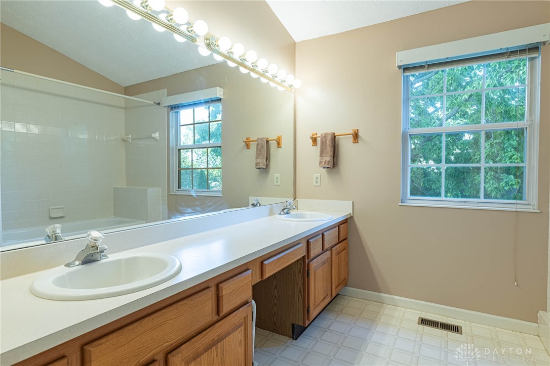 626 Cassel Creek Drive, Vandalia, Ohio image 17