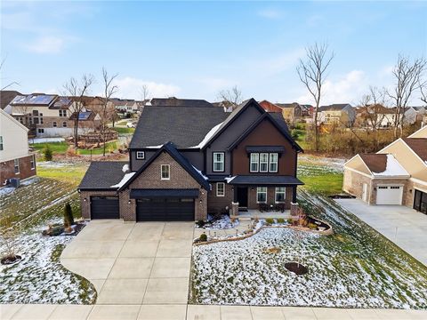 Photo of 5455 Sheldon Close, Franklin, OH 45005 (MLS # 953996)