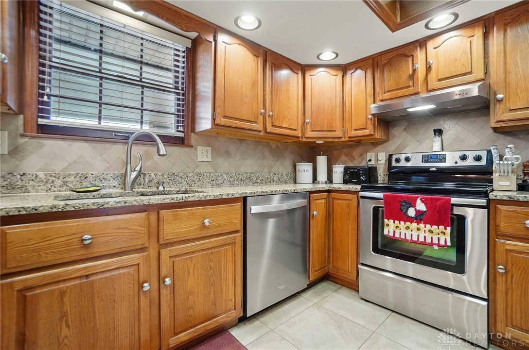2449 S Old Oaks Drive, Beavercreek, Ohio image 18