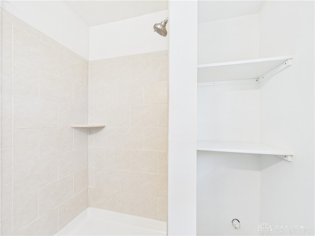 Moraine, Ohio 45439, United States, 2 Bedrooms Bedrooms, ,1 BathroomBathrooms,Residential,Active,215940