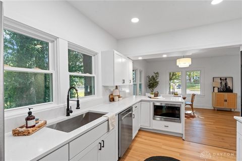 Tiny photo for 805 E Linden Avenue, Miamisburg, OH 45342 (MLS # 945368)