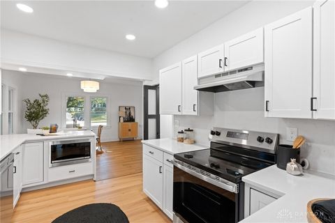 Tiny photo for 805 E Linden Avenue, Miamisburg, OH 45342 (MLS # 945368)