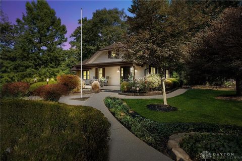 Photo of 805 E Linden Avenue, Miamisburg, OH 45342 (MLS # 945368)