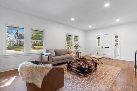Tiny photo for 805 E Linden Avenue, Miamisburg, OH 45342 (MLS # 945368)