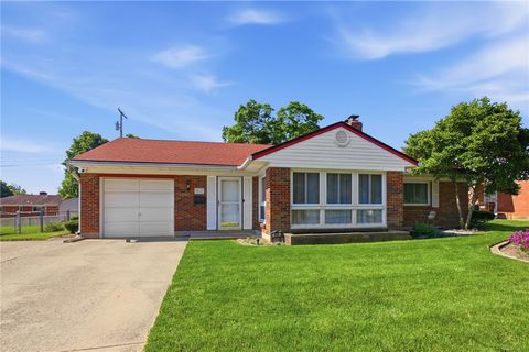 Photo of 812 Hollendale Drive, Kettering, OH 45429 (MLS # 958926)