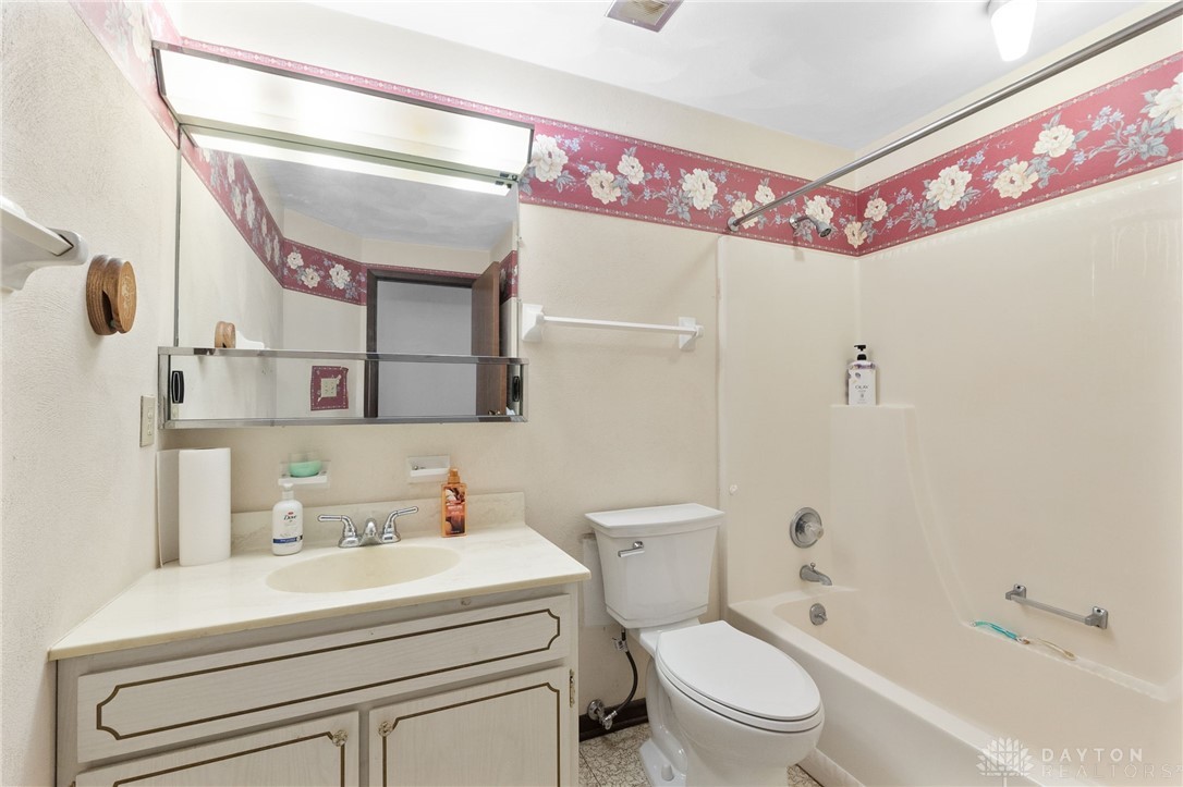2417 Rona Village Boulevard, Fairborn, Ohio image 17