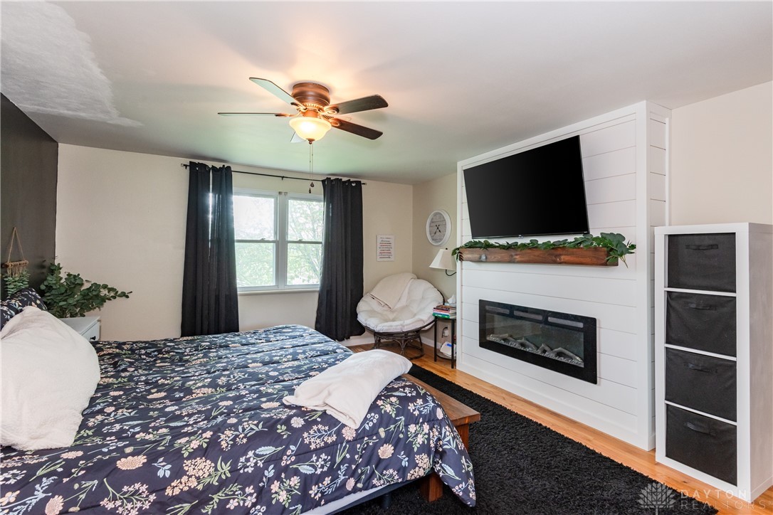 554 Warm Springs Drive, Fairborn, Ohio image 31