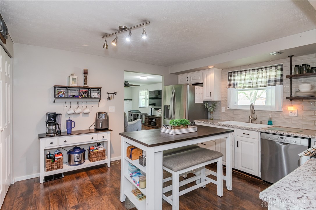 554 Warm Springs Drive, Fairborn, Ohio image 24