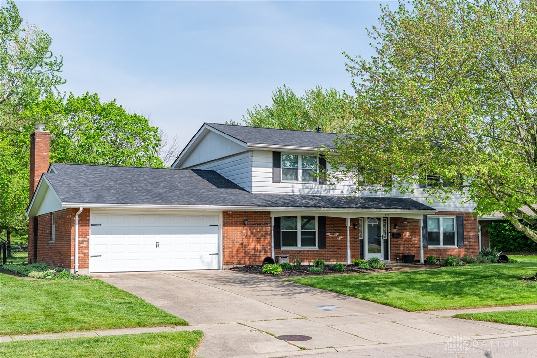 554 Warm Springs Drive, Fairborn, Ohio image 1