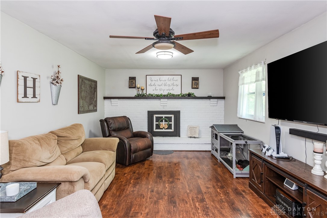 554 Warm Springs Drive, Fairborn, Ohio image 18