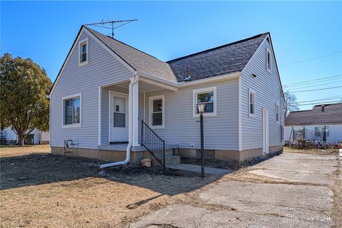 Photo of 3250 Campus Drive, Dayton, OH 45406 (MLS # 952892)