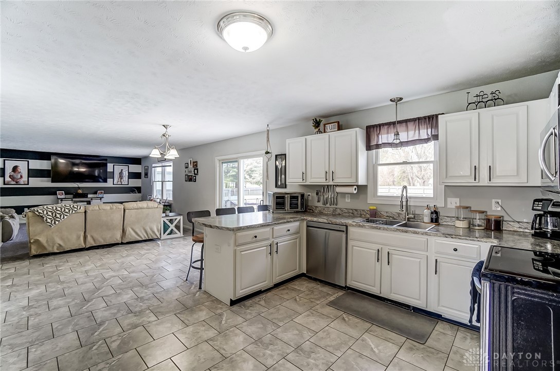 1660 Hinkle Road, Springfield, Ohio image 14