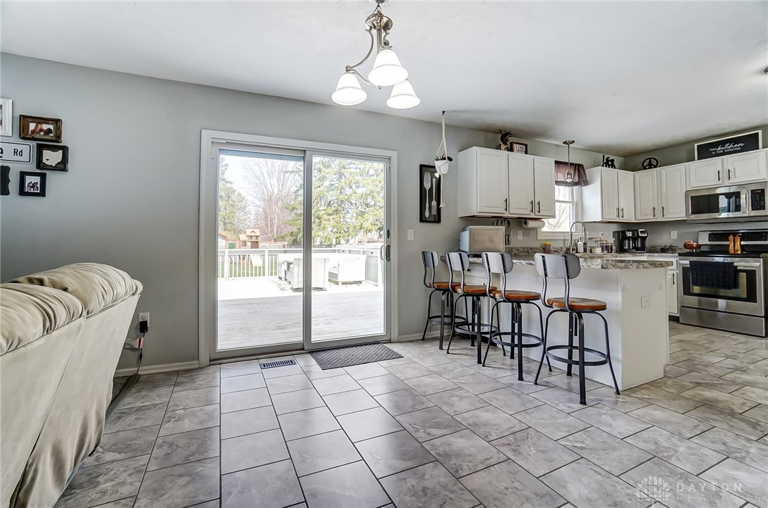 1660 Hinkle Road, Springfield, Ohio image 8