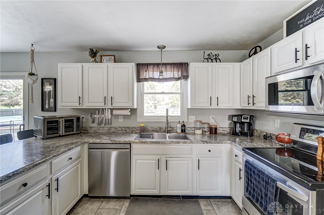 1660 Hinkle Road, Springfield, Ohio image 12